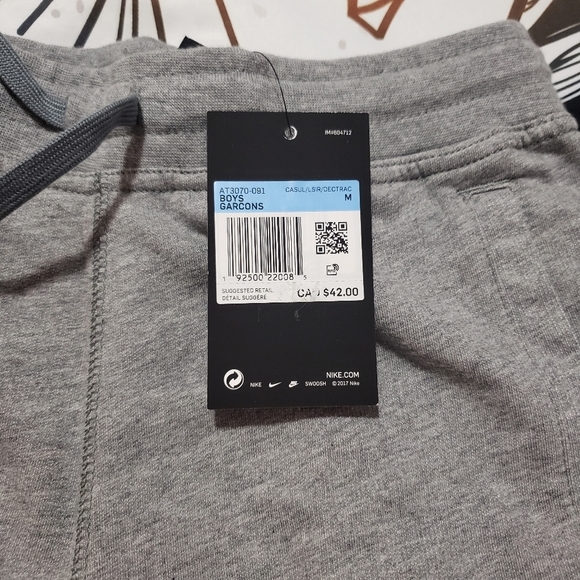 Nike Shorts - Kids - Picture 2 of 4